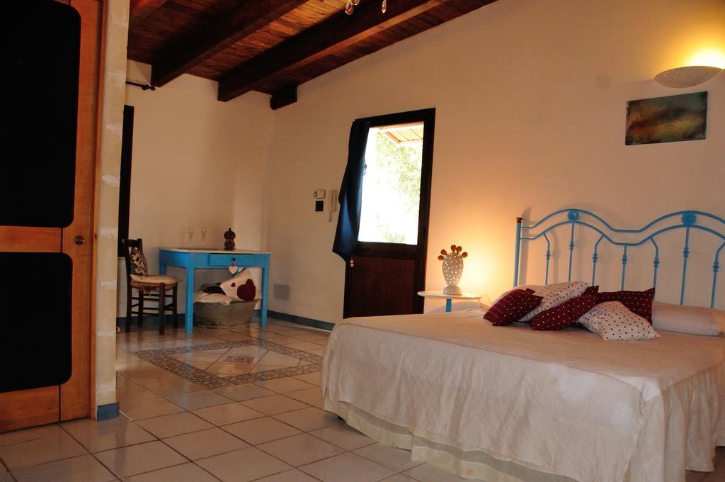 Alba Bed & Breakfast เมเลนดูญโญ ห้อง รูปภาพ